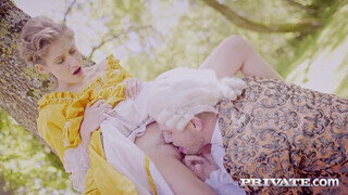Tiffany Tatum a borotvált cunis kicsike mellű megbaszott hercegnő